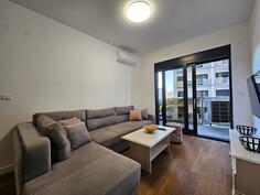 Dvosoban stan 80m2 - Bar - Centar grada