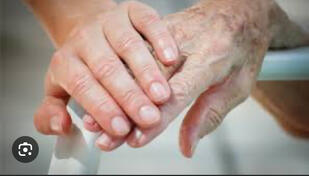 Cuvanje starije osobe