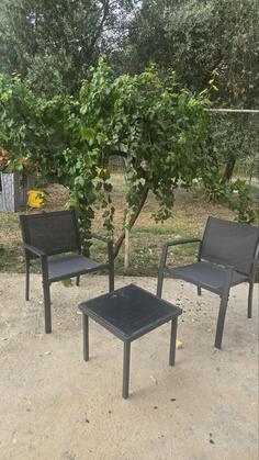 Prodajem bastenski set -2 stolice+sto