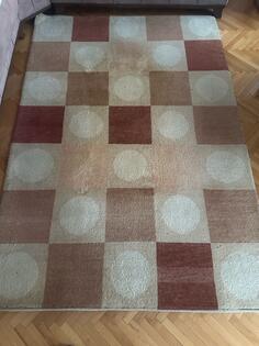 Prodajem 3 tepiha i 2 staze