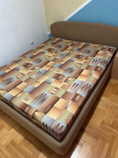 Prodajem dobro ocuvani bracni krevet.