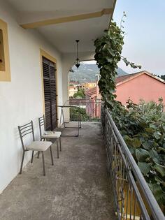 Kuća sa više stanova 70m2 - Bar - > Okolina grada