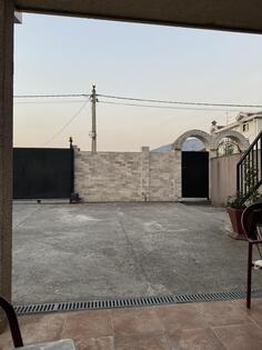 Kuća sa više stanova 180m2 - Podgorica - Zlatica