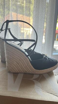 Prodajem sandale visine 10cm