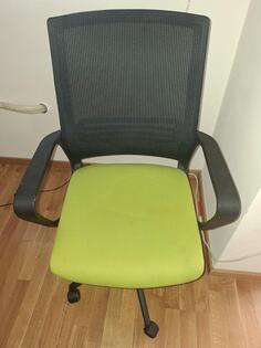 PRODAJEM DOBRO OČUVANU RADNU STOLICU