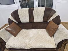 Prodajem trosjed dvosjed i fotelju sa prekrivacima