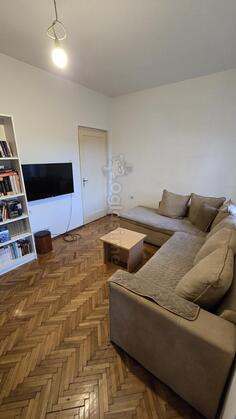 Dvosoban stan 70m2 - Cetinje - > Okolina grada