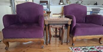 Stilske fotelje, tapacirane, prodaju se u paru 280€