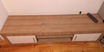 TV komoda sa četiri elementa