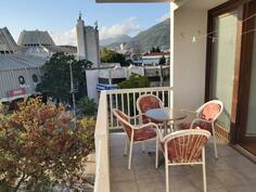 Dvosoban stan 75m2 - Bar - Centar grada