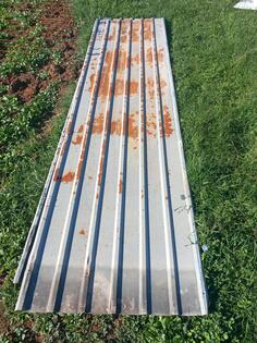 Prodajem polovni rebrovani krovni poncinčani lim (oko 45 m kv. ).