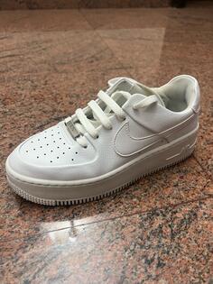 Prodajem original patike kao nove