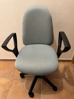 Stolice plava i zelena