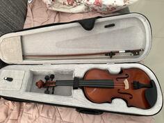 Prodajem violinu za početnike.