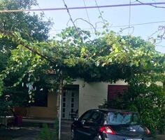 Porodična kuća 100m2 - Podgorica - Tološi