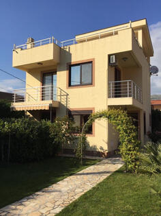 Porodična kuća 180m2 - Bar - Polje