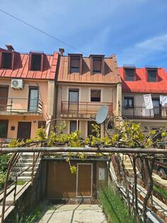 Porodična kuća 180m2 - Cetinje - > Okolina grada