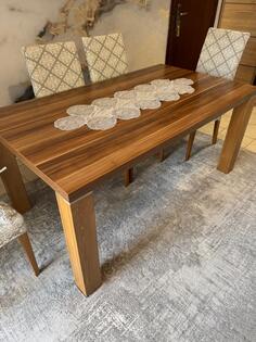 Prodajem Trpezariski stol par dana koristen