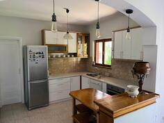 Porodična kuća 200m2 - Podgorica - Tološi