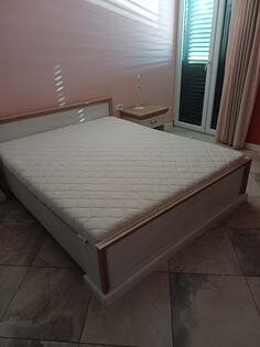 Bracni krevet u odlicnom stanju