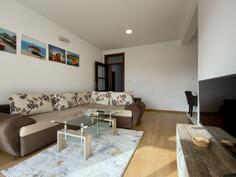 Dvosoban stan 70m2 - Bar - Centar grada