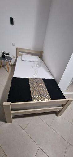 kreveti 2 komada 90x200 sa novim dušecima