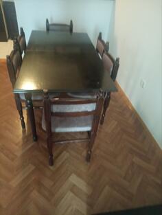 Prodajem drveni sto sa drvenim stolicama (6)