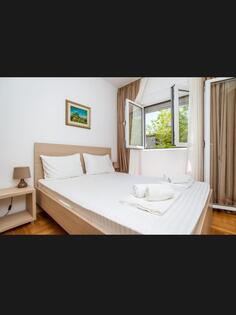 Prodajem više kreveta dimenzija 160x200 i 80x200.