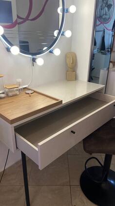 Šminkerski sto + ogledalo