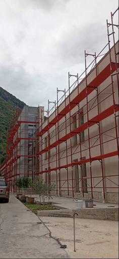 Izadjem novu gradjevinski skelu