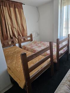 Prodajem 10 kreveta sa dušecima, za jednu osobu (samci)