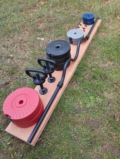 Plastični tegovi : 2x10,4x5,2x3.5,2x2kg. Šipka sa osiguračima 205x3cm max180kg. Ruska zvona samoštelujuća
