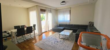 Trosoban stan 90m2 - Bar - Centar grada
