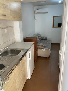Porodična kuća 15m2 - Podgorica - Momišići