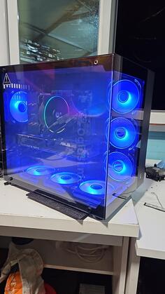 7800X 3D, 32GB, RTX 5070, 2TB M2 - AMD Ryzen 7 - 32GB GB DDR5 - SSD disk