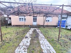 Porodična kuća 98m2 - Nikšić - Nikšić (uži dio)