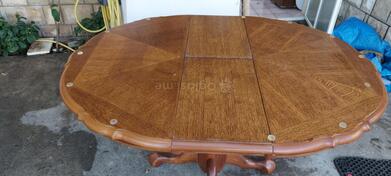 Trpezarijski sto,okrugli,drvo ,staklo