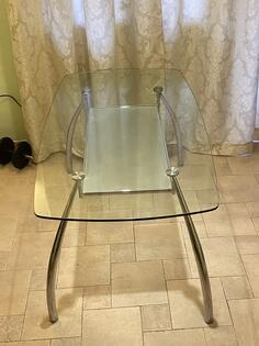 Trpezarijski stakleni sto