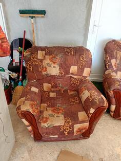 PRODAJEM TROSJED DVOSJED I FOTELJU. 