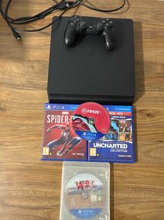 Play station 4 slim