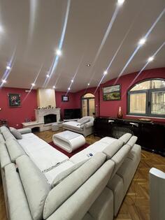 Trosoban stan 204m2 - Podgorica - Stari Aerodrom