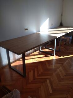 Prodajem rashladnu vitrinu i 2 stola duzine po 180cm