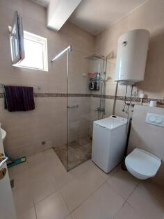 Porodična kuća 120m2 - Podgorica - Tološi