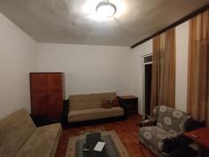 Prodajem 2 kauča, fotelju i ormar