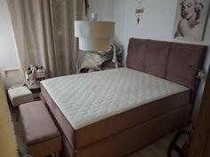 Francuski krevet sa ostavom i tabure