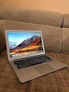 Apple Macook Air - 13.3" Intel i5 4GB GB