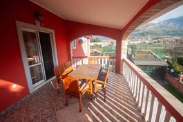 Porodična kuća 100m2 - Bar - > Okolina grada