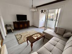 Dvosoban stan 71m2 - Bar - Centar grada