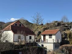 Porodična kuća 70m2 - Cetinje - > Okolina grada