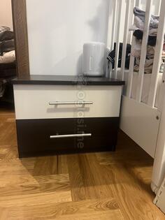 Prodajem dva ista nocna ormarica.